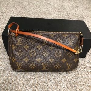❌SOLD❌ Authentic LV Pochette Accessories
